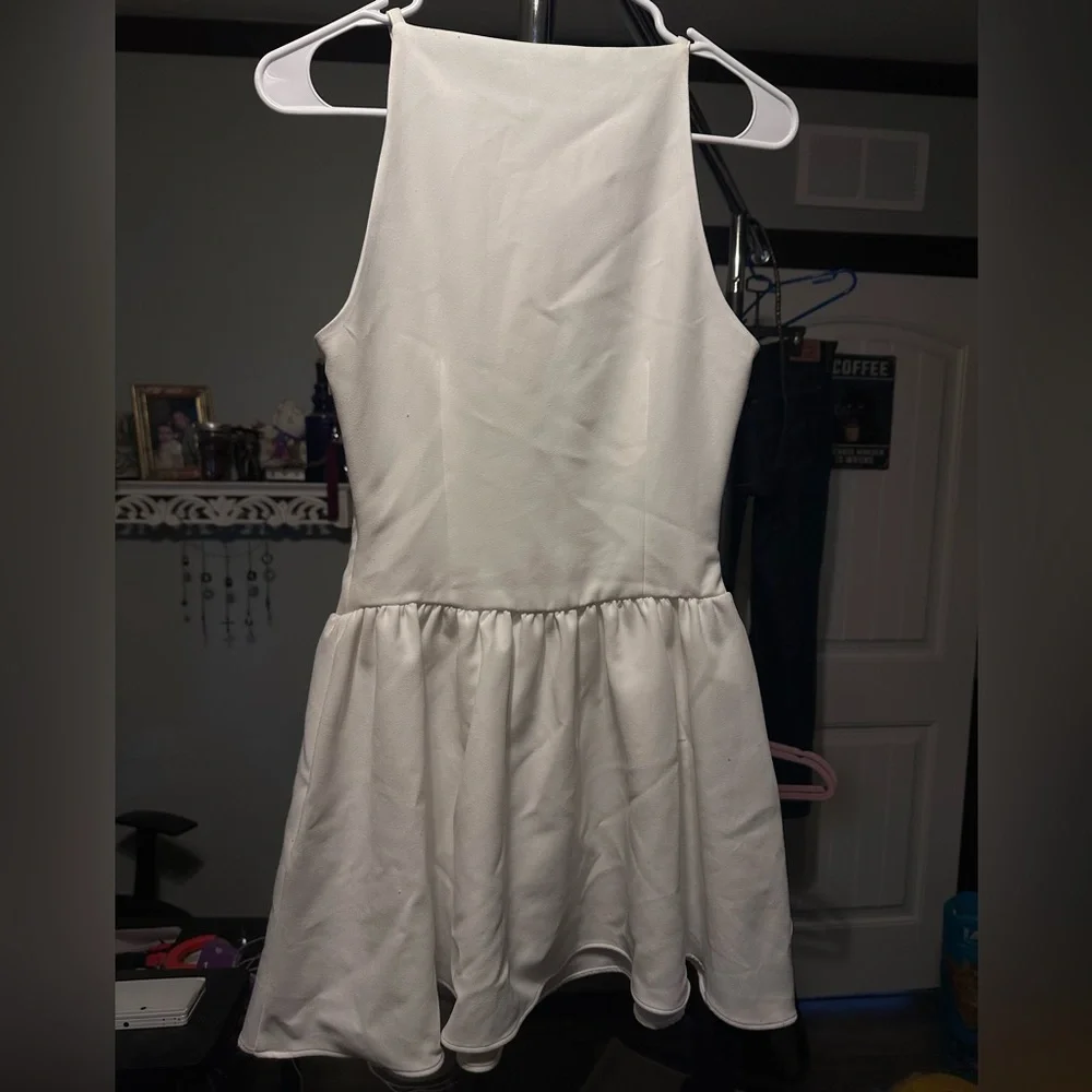 Elegant White Dress - Picture 2 of 2